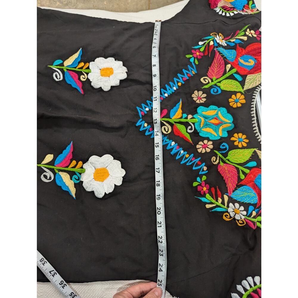 Beautiful black floral & bird embroidered Mexican style long sleeve peasant top - Picture 5 of 7